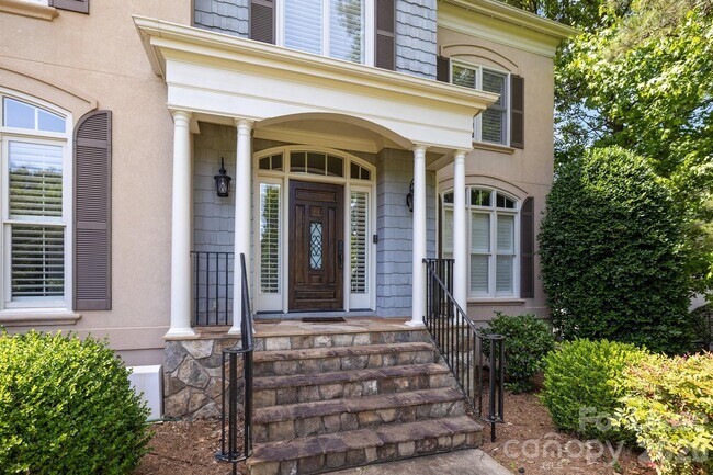 Foto del edificio - 9205 Woodriver Ln