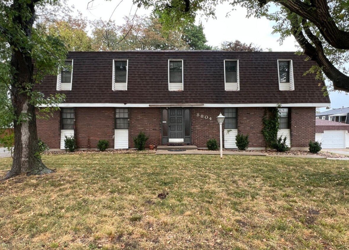 Primary Photo - Modern 2-Bedroom Apartment with Washer & D...