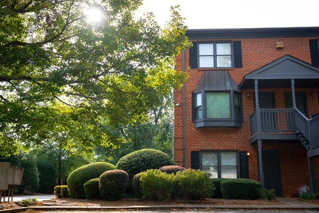 Building Photo - 550 Dearing St