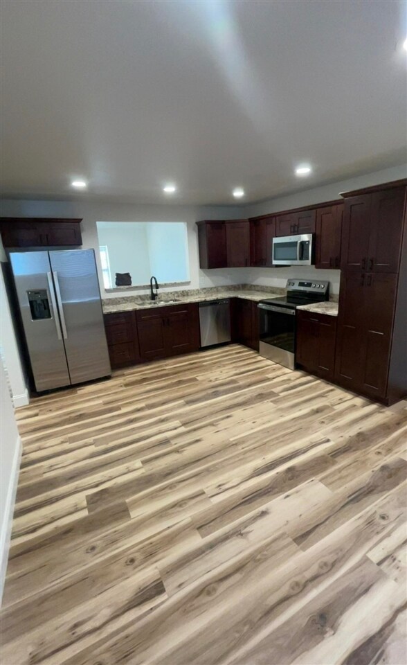 Foto del edificio - 144 Hillridge Ct