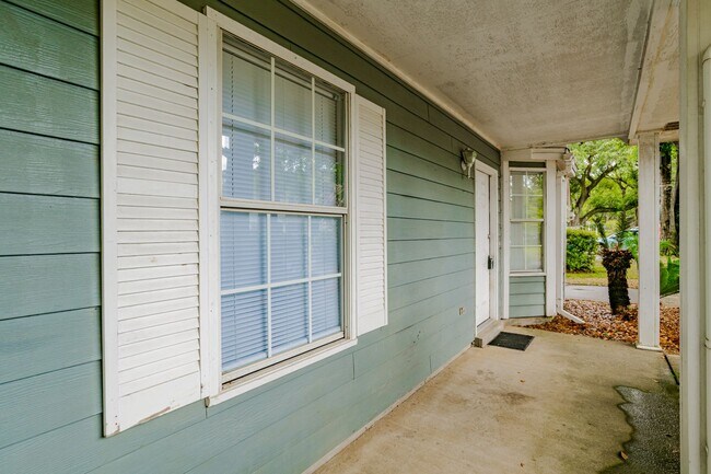 Building Photo - 6150 Chablis Ln
