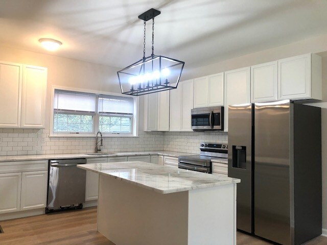 Foto del edificio - 1745 Maple Ave