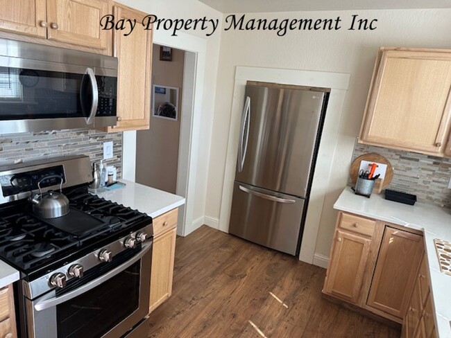 Building Photo - Fully furnished 3 bedroom 2 bath home in S...