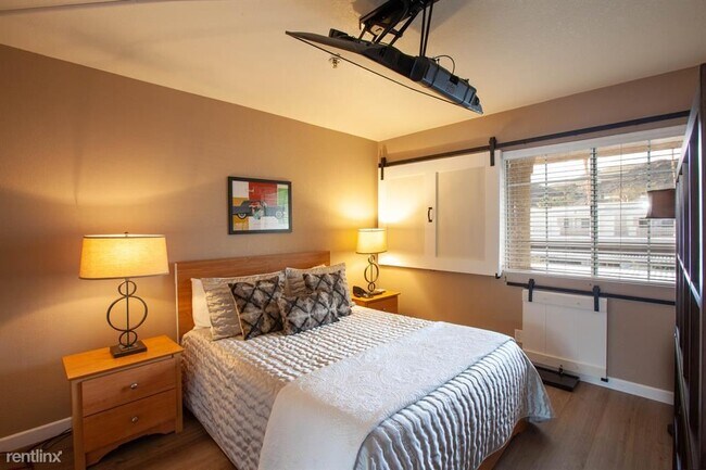 Foto del edificio - 2 br, 2 bath Condo - 2700 Lawrence Crossle...
