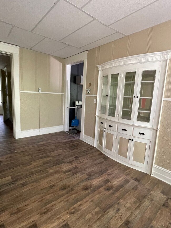 Foto del edificio - Newly Renovated Unit