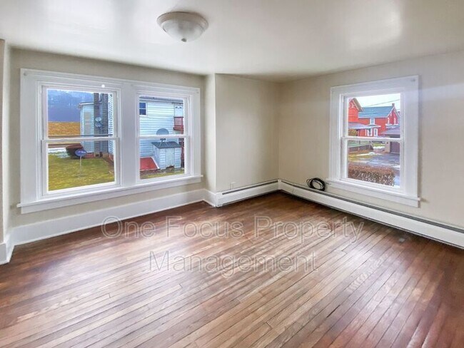 Foto del edificio - 321 N Hanna St