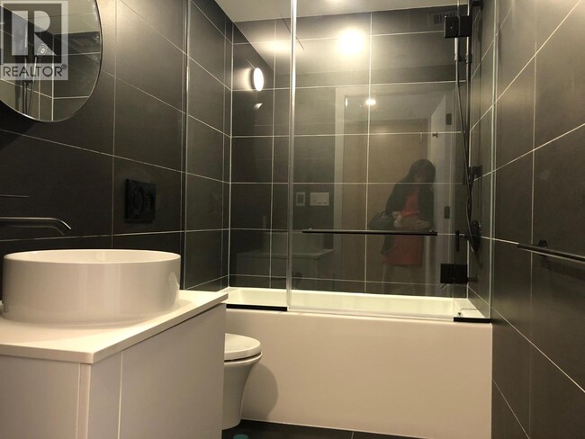 Photo du bâtiment - 5058 Joyce St