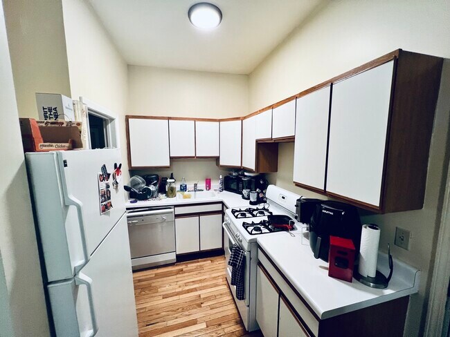 Foto del edificio - 556 W 37th St