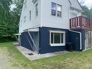 Building Photo - 1521 E Main St