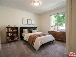 Building Photo - 10933 Wellworth Ave