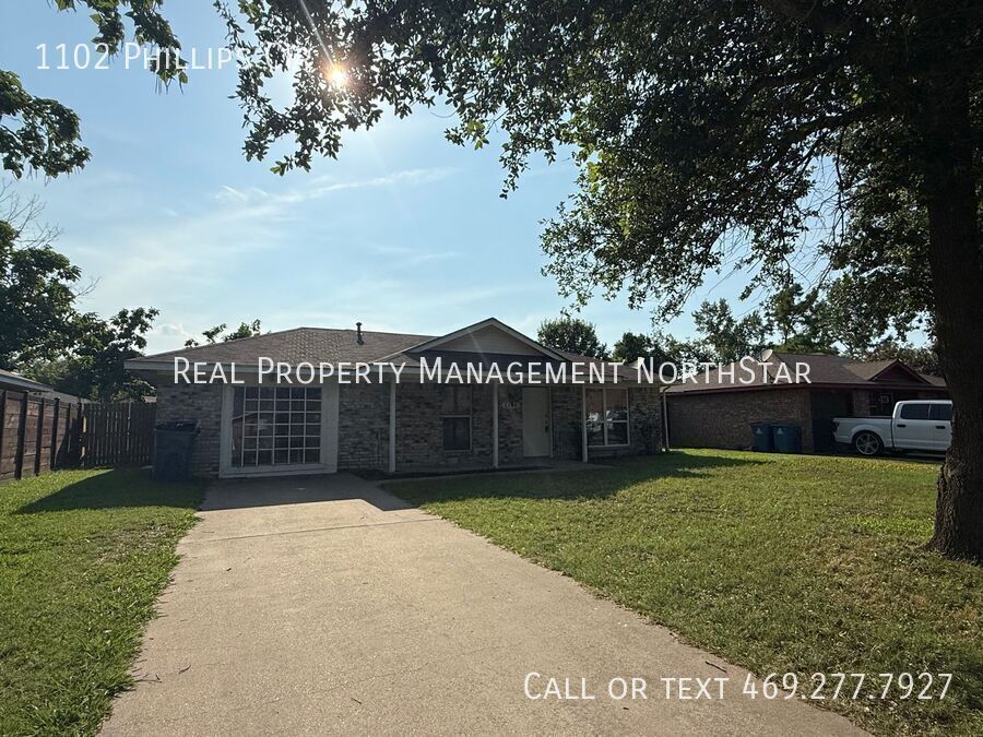 Primary Photo - 1102 Phillips Cir