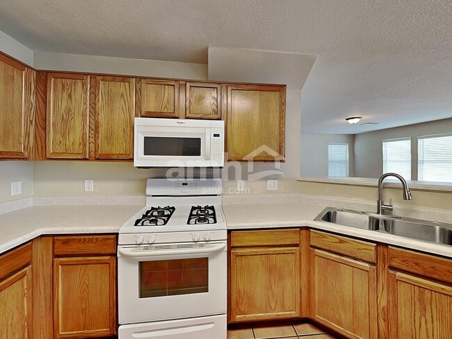Building Photo - 6913 S Goshawk Dr