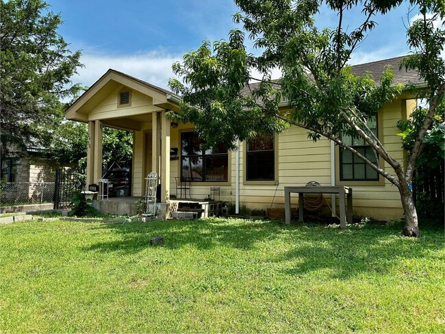 Building Photo - 2438 W Clarendon Dr