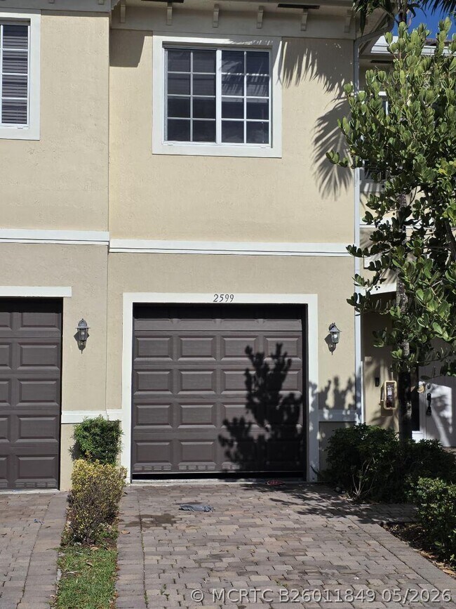 Building Photo - 2615 SW 81st Terrace