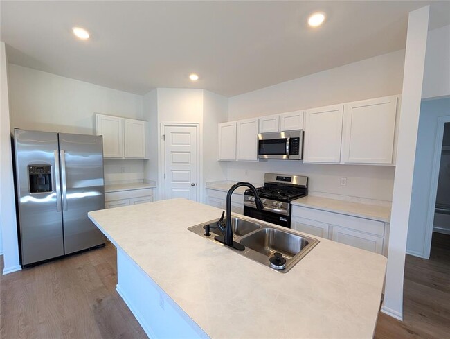 Building Photo - 3301 Little Creek Dr