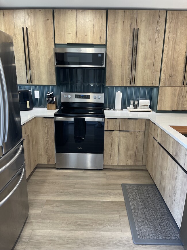 Building Photo - 3111 Pass a Grille Way