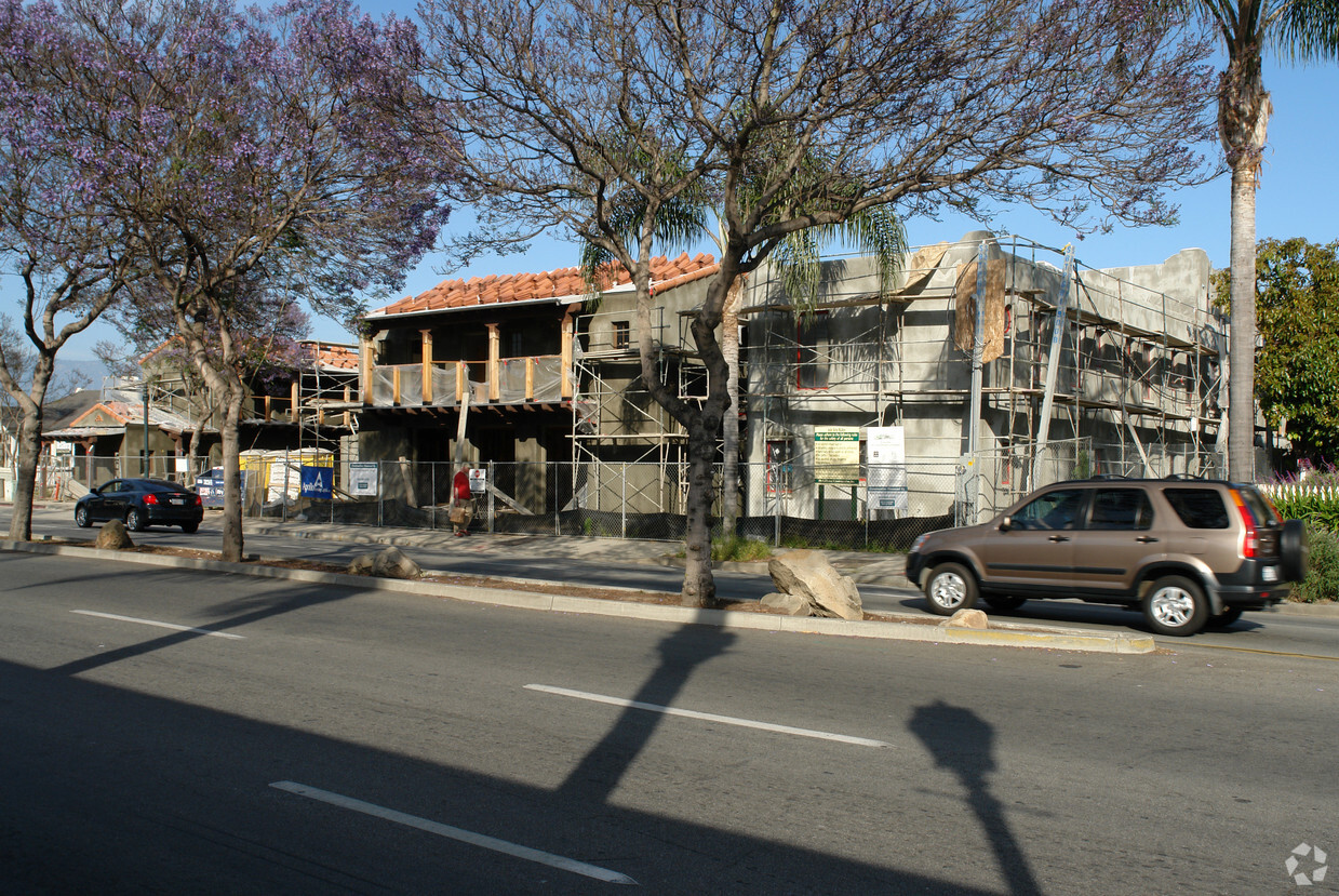 Building Photo - El Carrillo Apartments