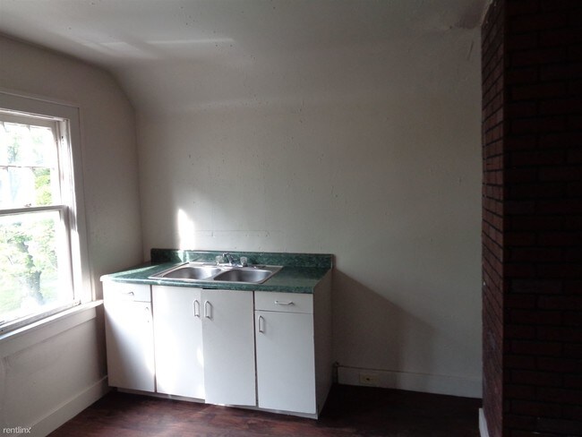 Building Photo - 1 br, 1 bath  - 937 Emerald St Apt 2