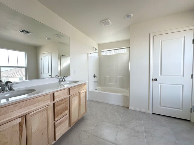 Building Photo - Beautiful BRAND NEW house