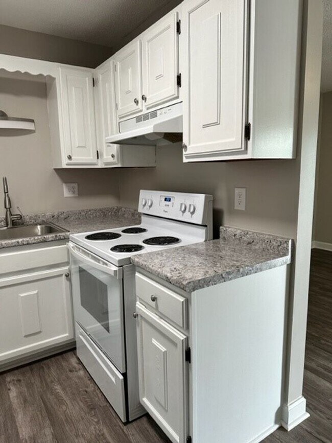 Foto del edificio - 216 Colonial Heights Rd