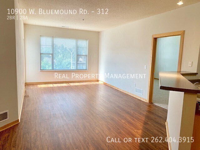 Foto del edificio - 10900 W Bluemound Rd