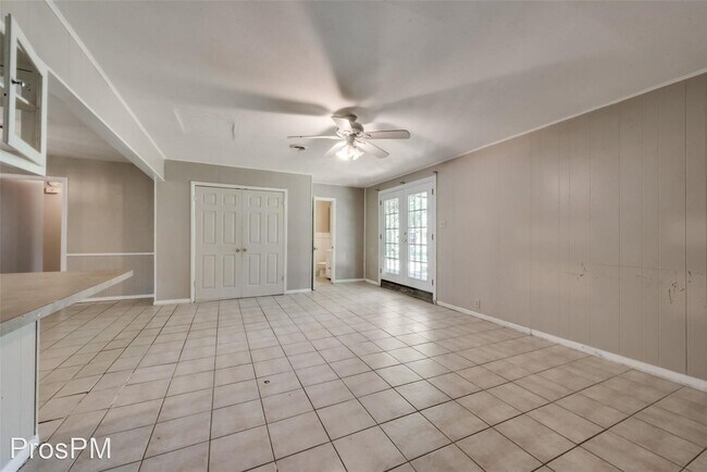Foto del edificio - 3 br, 2 bath House - 1111 Elmwood Street