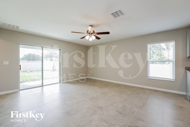 Building Photo - 702 Yeager Ct