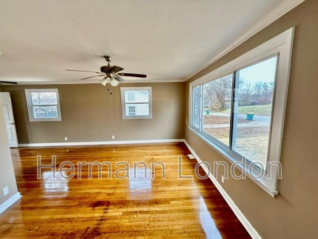 Building Photo - 624 Science Hill Dr