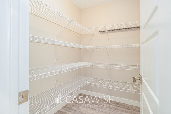 Photo du bâtiment - 1005-1005 Graydon Hill Blvd SW