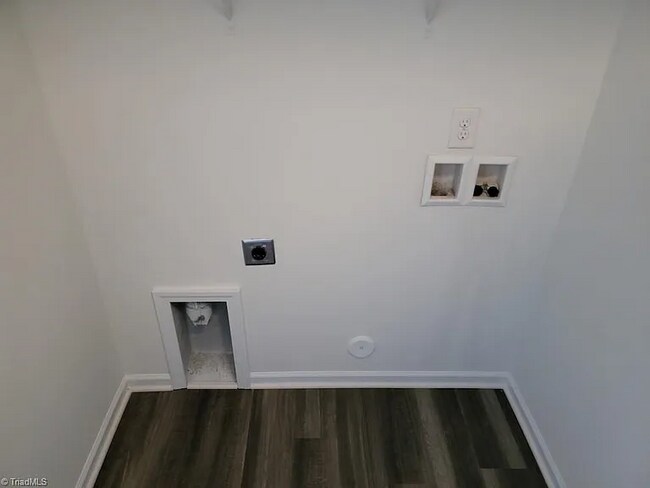 Foto del edificio - 5580 Farm House Trail
