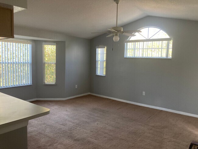 Foto del edificio - 8710 Rain Forest Pl