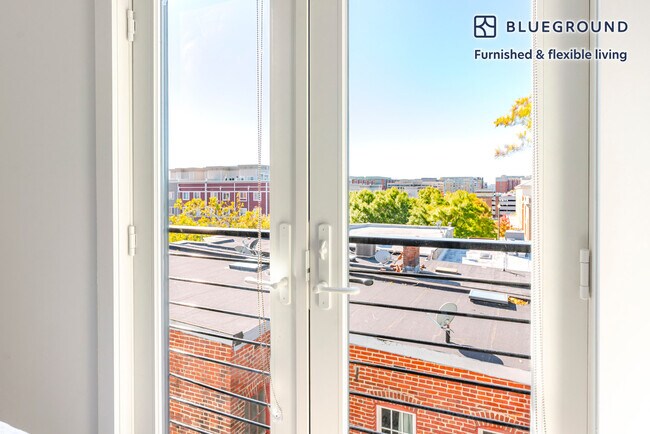 Building Photo - 716 L St SE