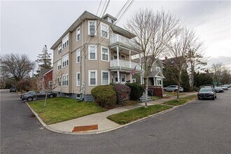 Building Photo - 219 Cole Ave