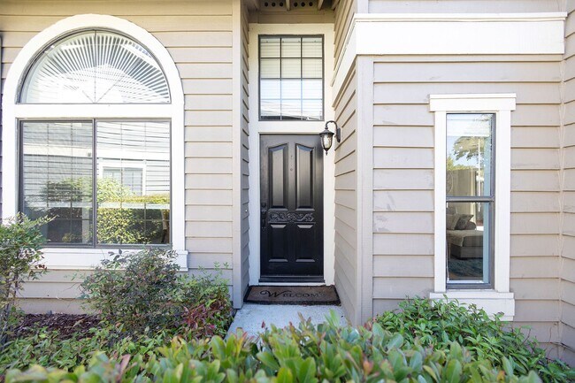 Foto del edificio - 172 Purcell Drive - 3 bedroom / 2 bathroom...