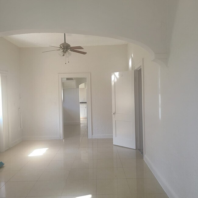 Foto del edificio - 319 Kenilworth Blvd