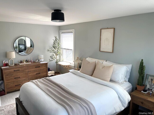 Foto del edificio - 128 Roosevelt Blvd