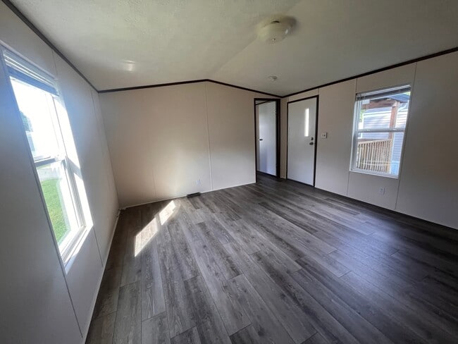 Building Photo - 1067 Rogers Ave