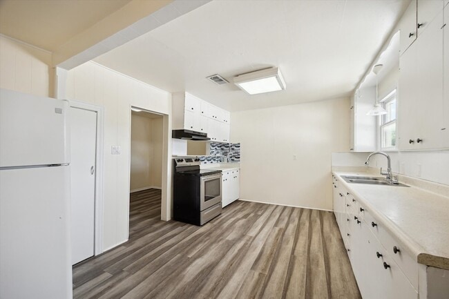 Building Photo - 2923 Beverly Rd