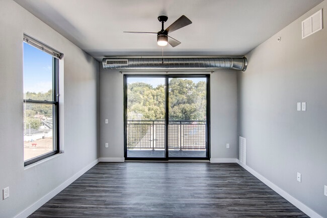 Building Photo - Seven1Five