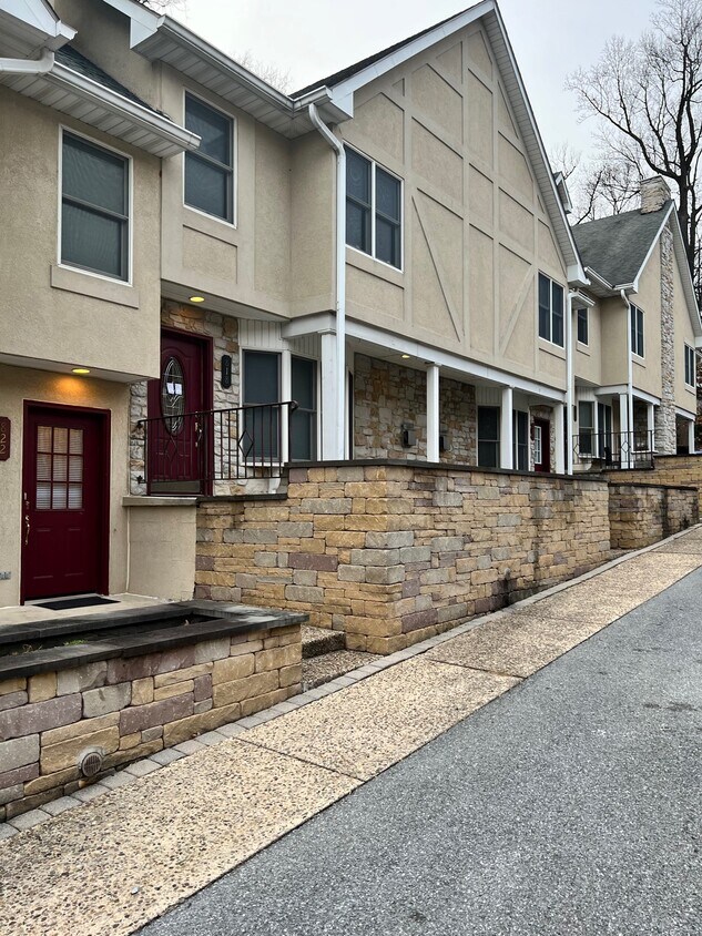 814 Berne Ct, Hummelstown, PA 17036 Townhome Rentals in Hummelstown