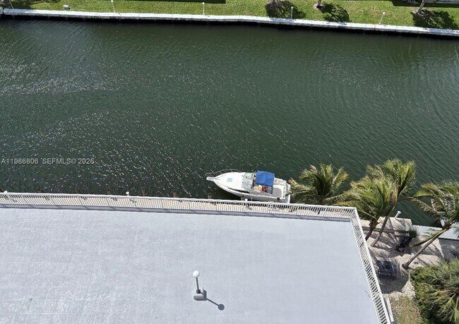 Foto del edificio - 427 Golden Isles Dr