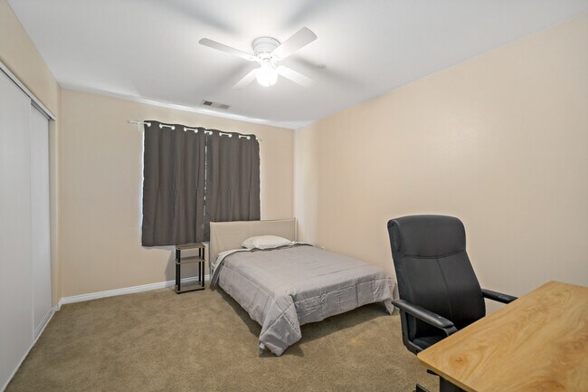 Foto del edificio - 3455 Dwight Ave