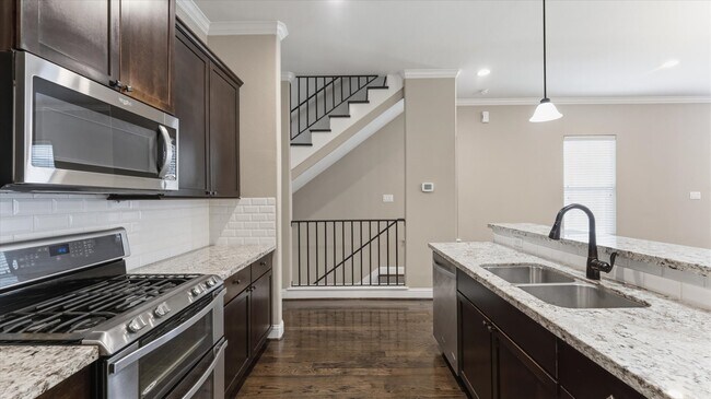 Foto del edificio - 922 W 20th St