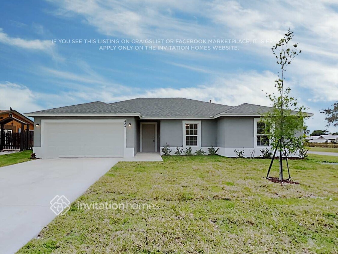 Foto principal - 902 SE Albatross Ave
