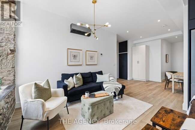 Photo du bâtiment - 163 Main St E