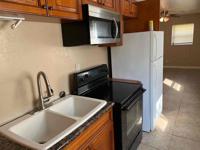 Foto del edificio - 2720 NW 13th St