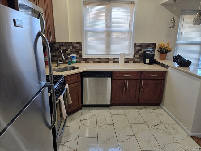 Foto del edificio - 1170 E 95th St