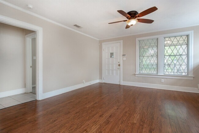 Foto del edificio - 6922 Lindsley Ave