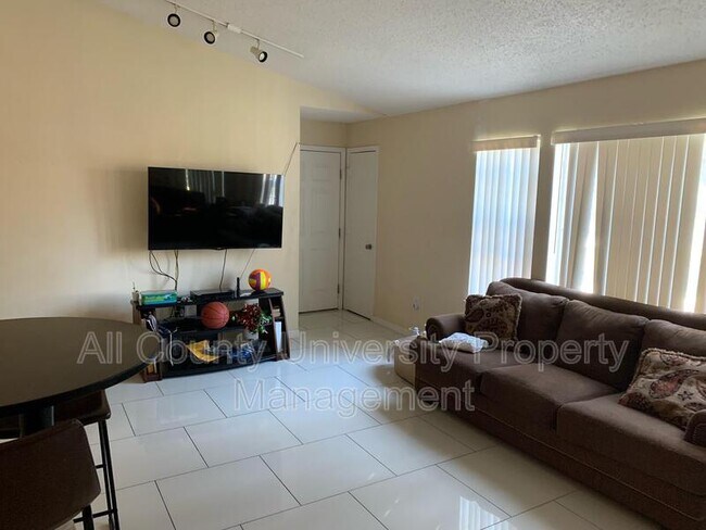 Foto del edificio - 2601 SW Archer Rd