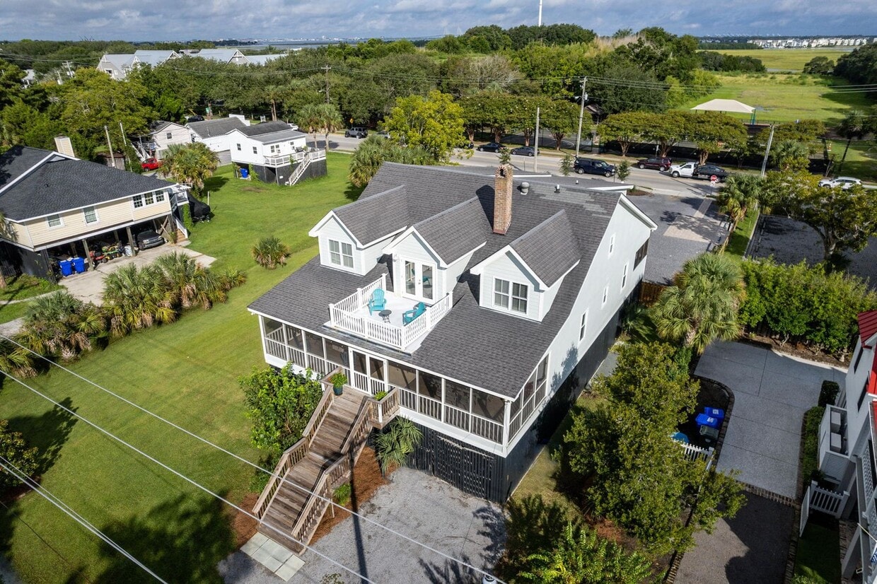 Sullivan's Island Charmer-Fully Furnished - Sullivan's Island Charmer-Fully Furnished